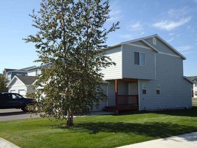 Primary Photo - Gorgeous 2 Bedroom 1 Bathroom Townhouse St...