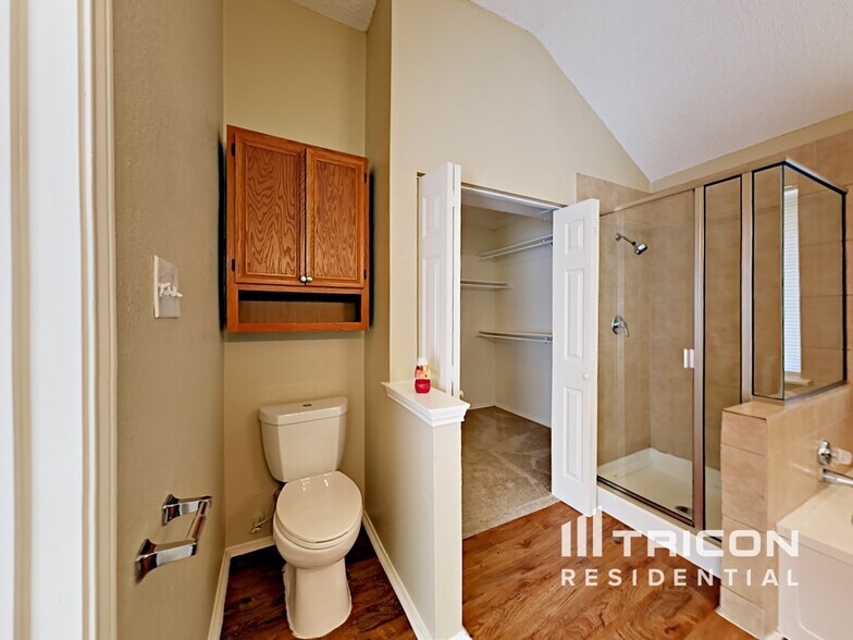 Building Photo - 2545 Clovermeadow Dr