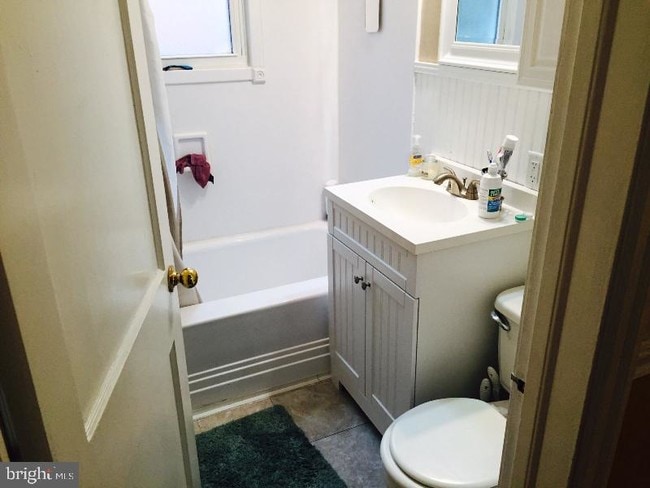 Building Photo - 411 W High St