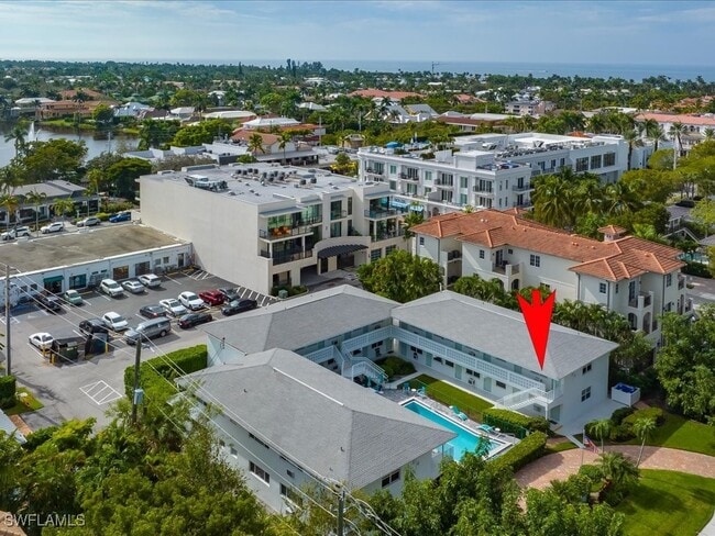 Building Photo - 530 4th Ave S