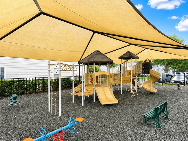 Building Photo - Upgraded 2Bedrooms/2Baths condo in a vibrant lifestyle Winter Garden community!