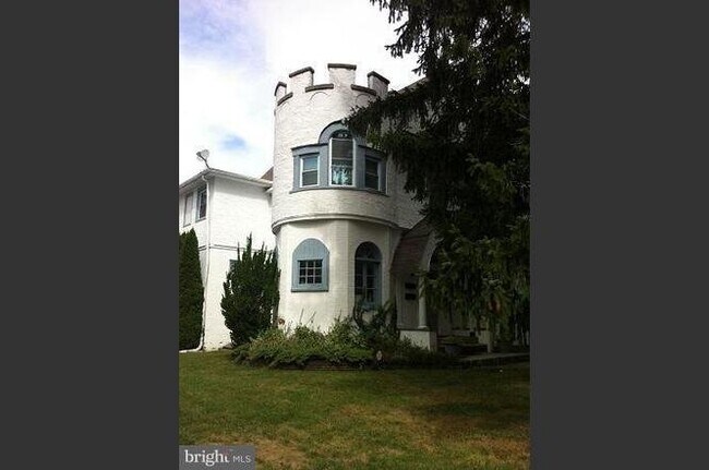 Building Photo - 412 Highland Ave