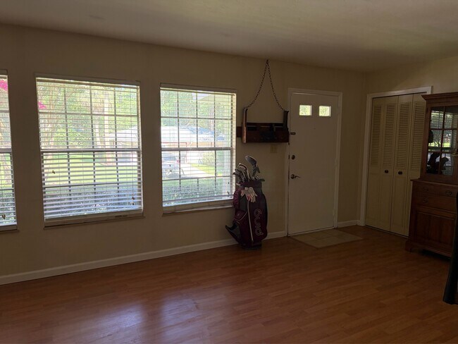 Building Photo - 1301 Bonnie Dr