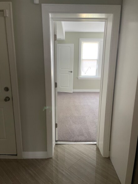 Building Photo - 7831 S Loomis Blvd