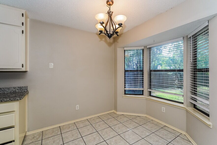 Building Photo - 709 Daniels Dr