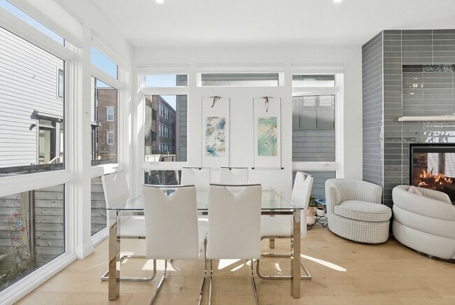 Building Photo - 6 Richardson St