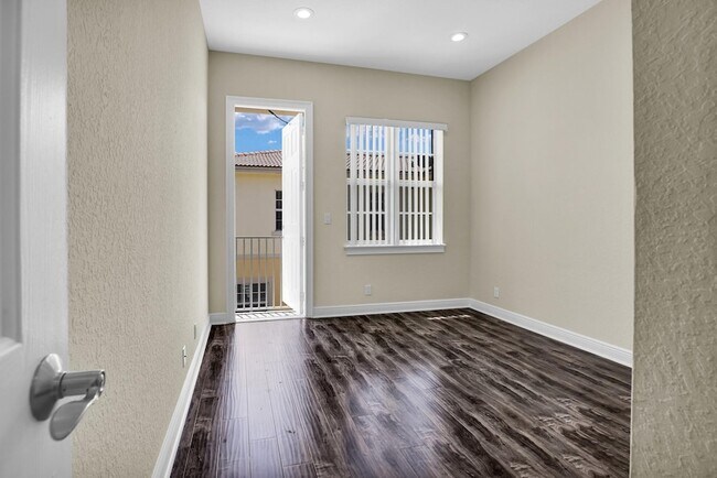 Building Photo - 3432 NE 15th Ave