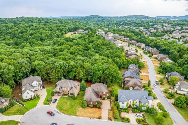 Building Photo - Custom built home in a great location in B...