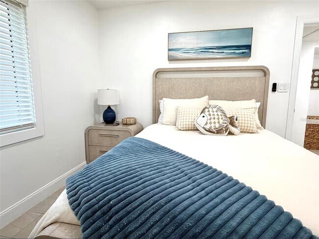 Building Photo - 2238 Clematis St