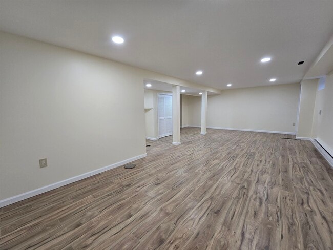 Building Photo - 701 4th St