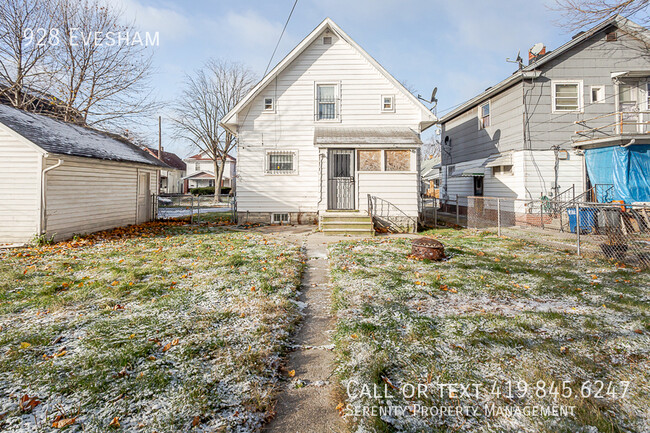 Building Photo - Must See! Adorable Two Bedroom Home For Re...