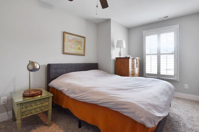 Building Photo - Pet Friendly Four Bedroom!