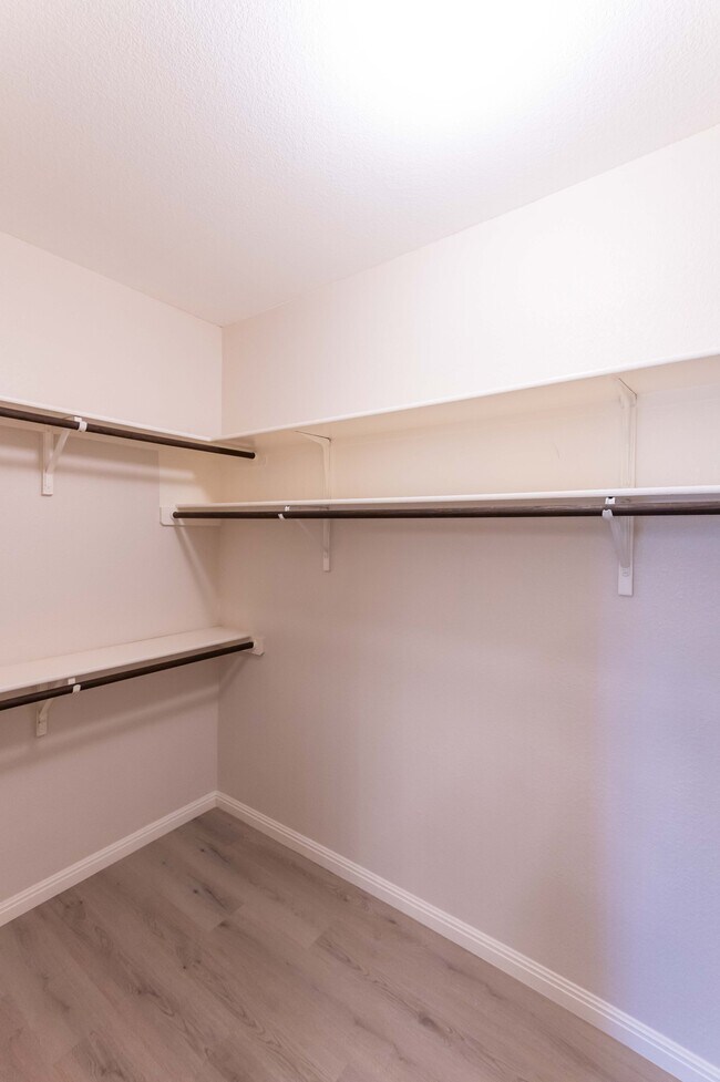 Walk-in closed master bedroom - 7320 Colina Vista Loop