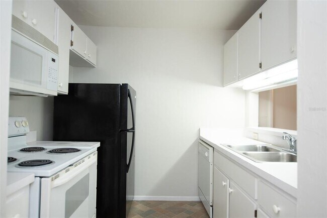 Building Photo - 4000 SW 23rd St