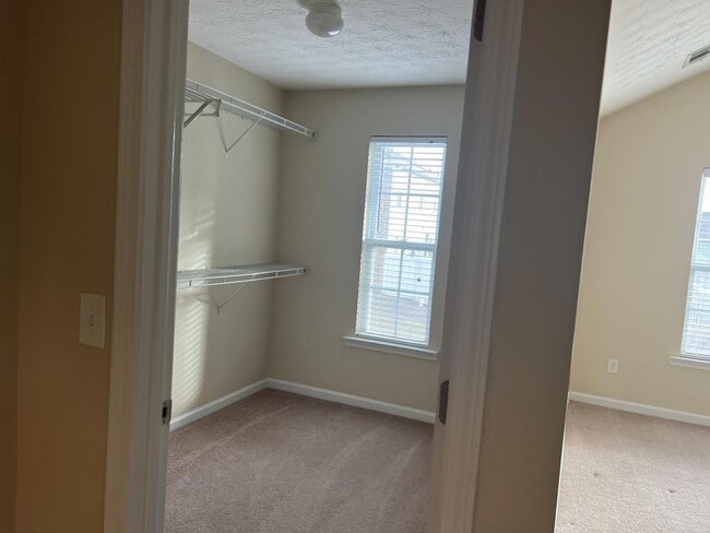 Building Photo - 6614 Splashwater Dr