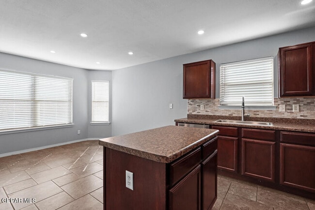 Building Photo - 454 Claiborne St