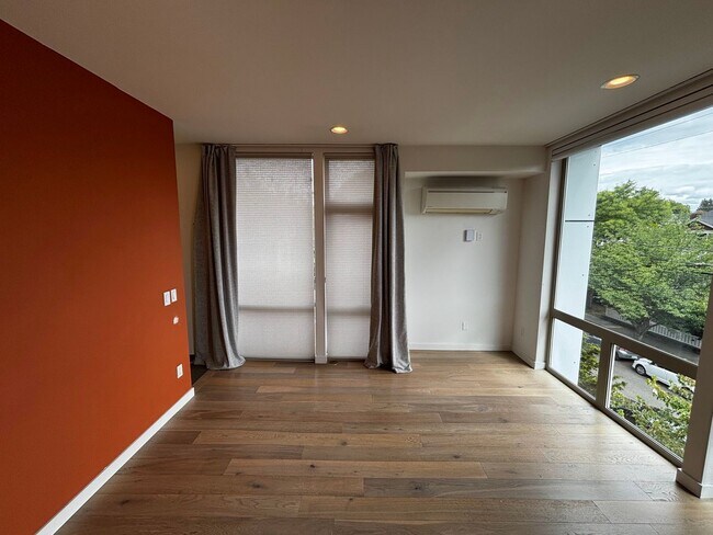 Building Photo - Modern Tri-Story in the heart of Capitol Hill