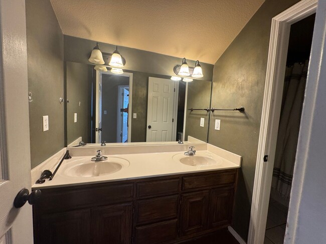Building Photo - BIXBY - 4 Bedroom, 2.5 baths, 2 car garage...