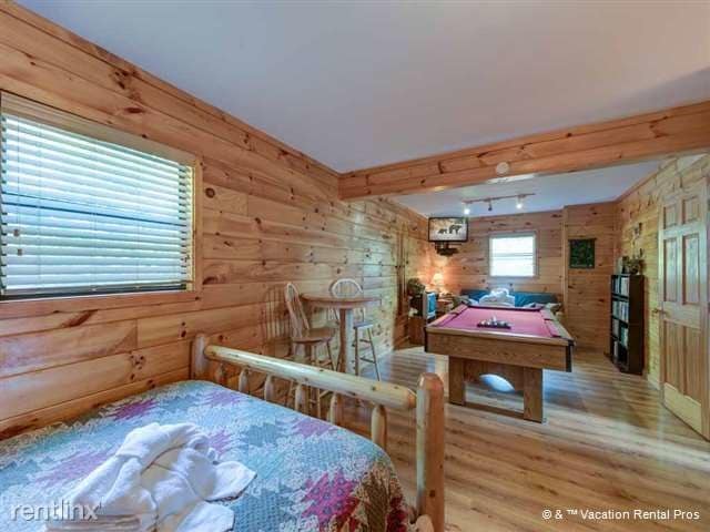 Building Photo - 2240 Breezy Rd