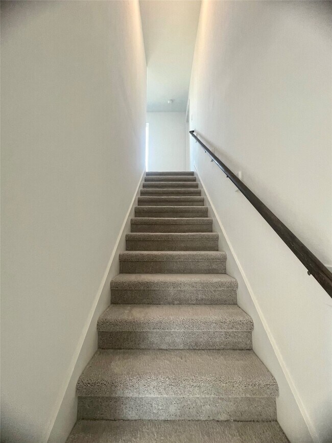 Building Photo - 16802 Great Highlands Dr