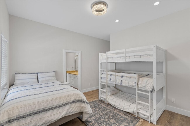 Building Photo - 9010 Gardens Glen Cir