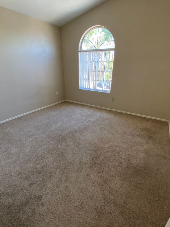 Building Photo - 3 Bedroom 2.5 Bathroom with a Pool in Gard...