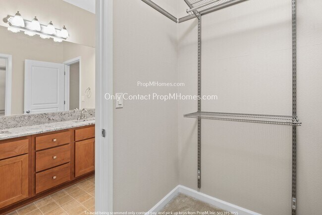 Building Photo - Elegant Condo with Dual Balconies and Spac...
