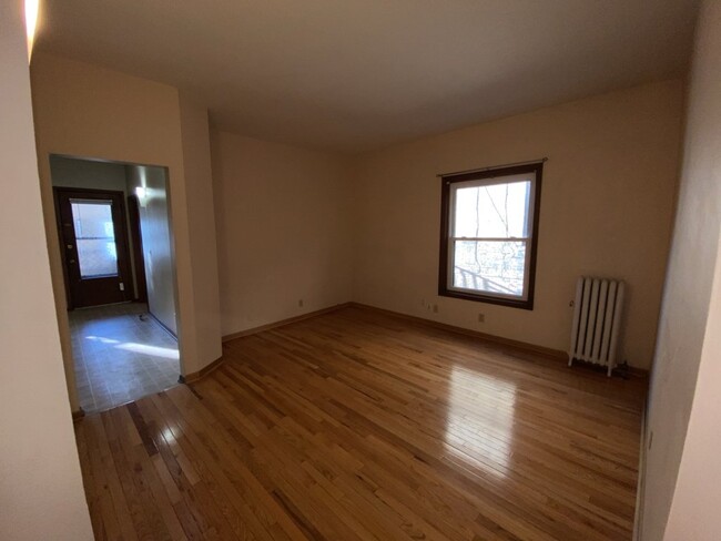 Building Photo - 1 Bed 1 Bath Historic Preserved Douglas Ap...