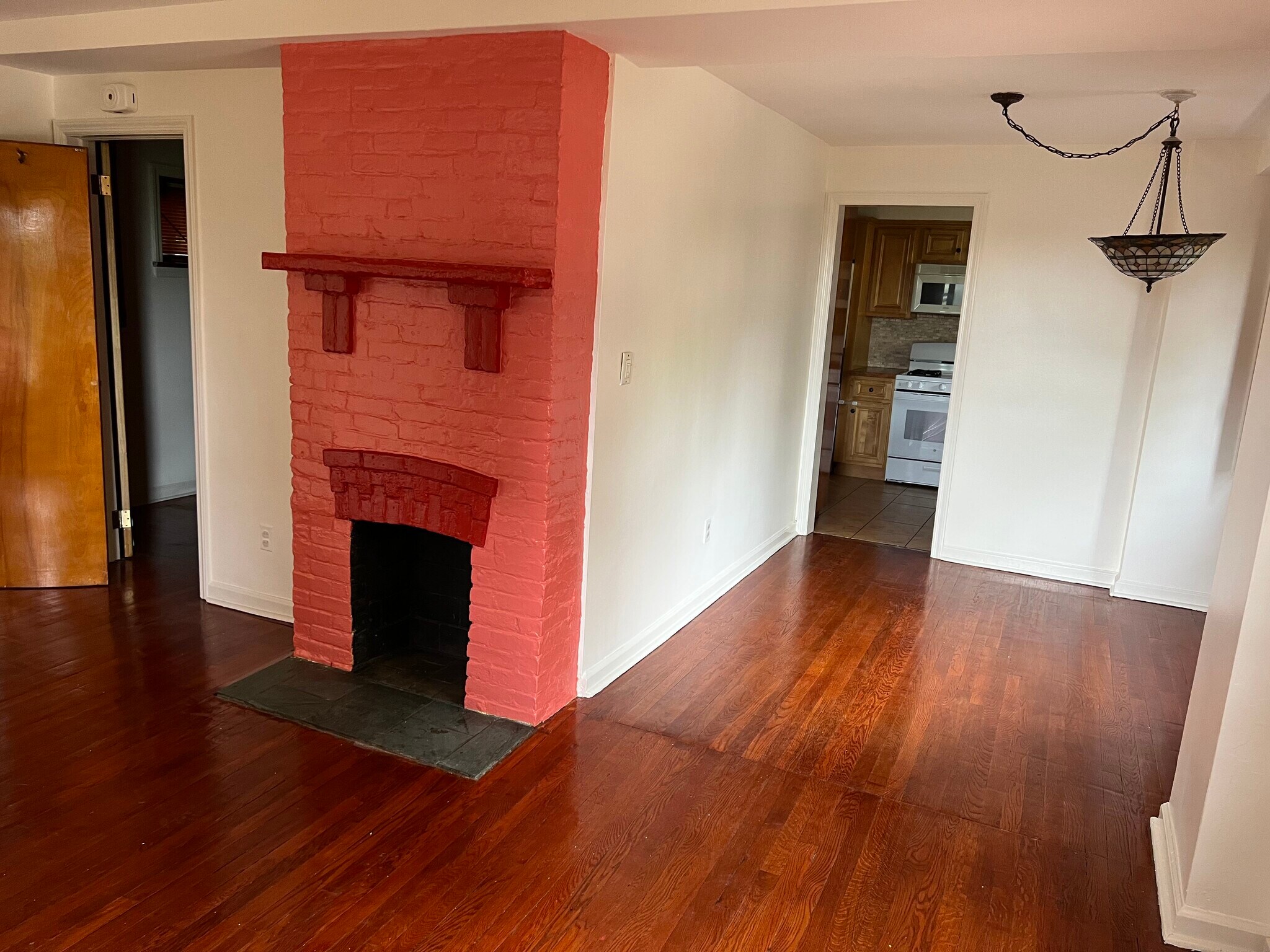 Building Photo - 563 Art Ln