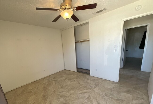 Building Photo - Charming Clovis 3/2 Home with New Solar Sy...