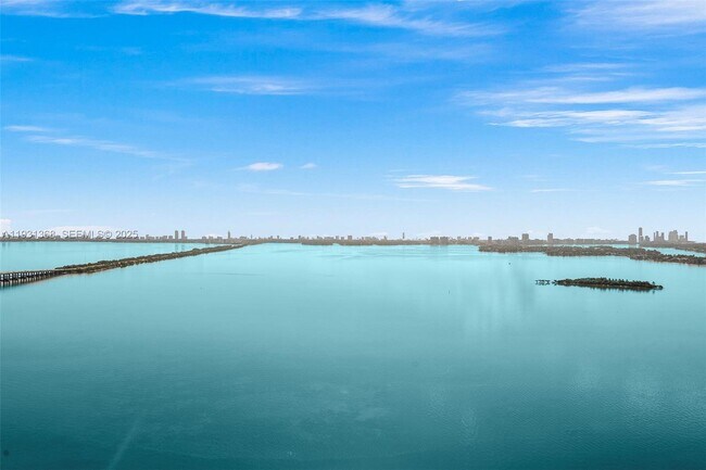 Building Photo - 460 NE 28th St