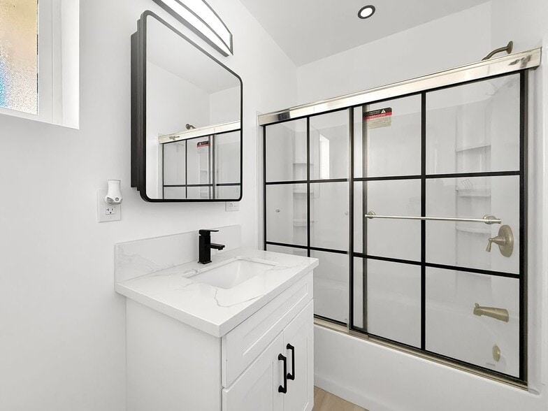 Building Photo - 1273 Donatello St