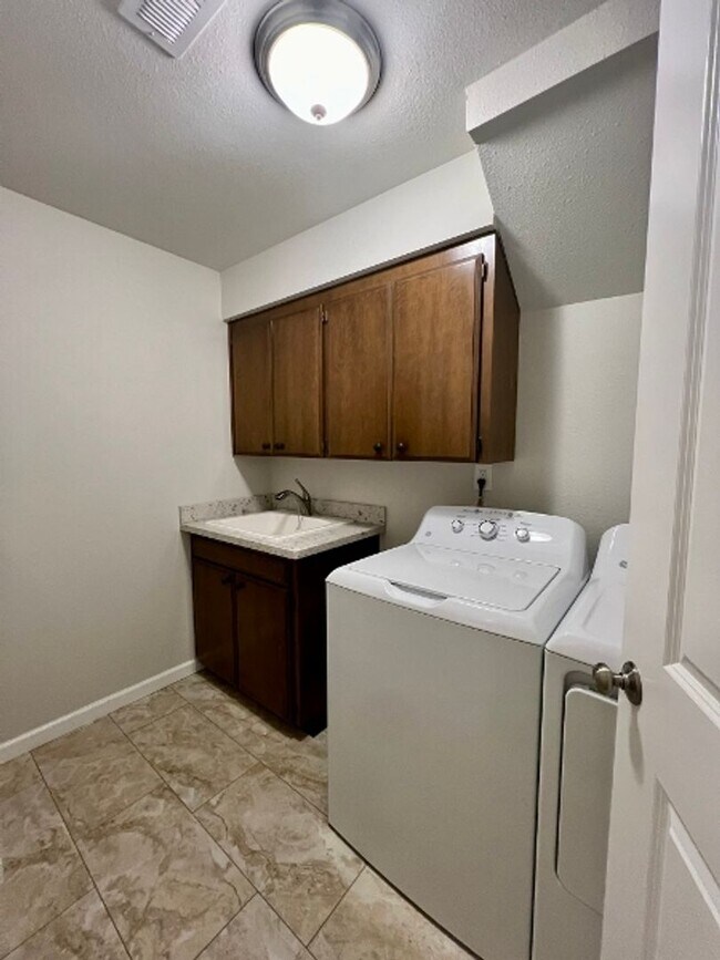 Building Photo - PENDING APPLICATION; Beach Front Access - ...