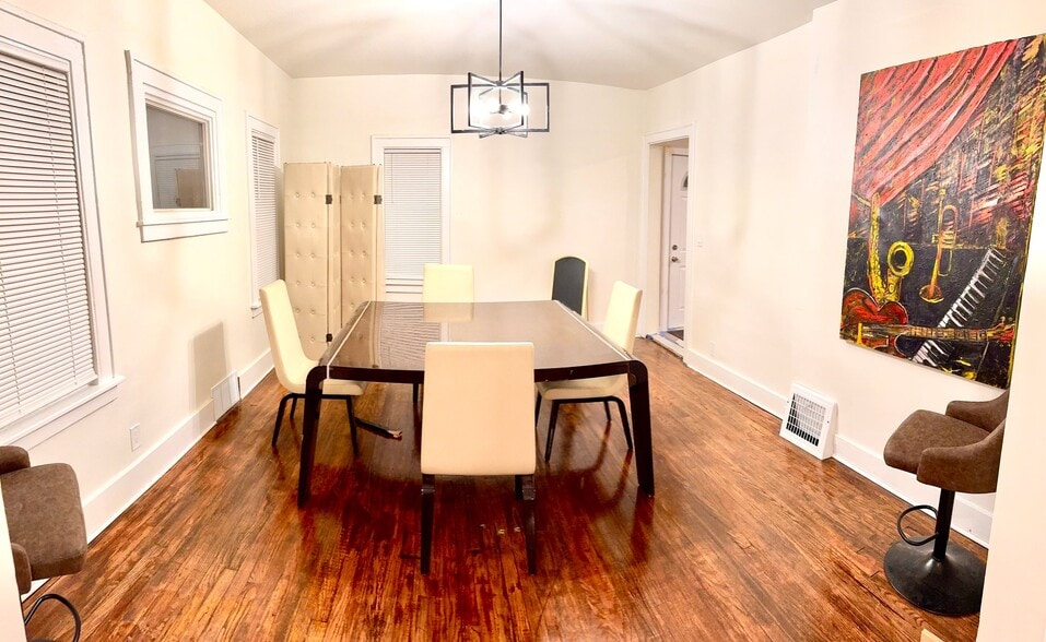 Building Photo - 371 Piper Blvd
