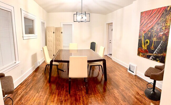 Building Photo - 371 Piper Blvd