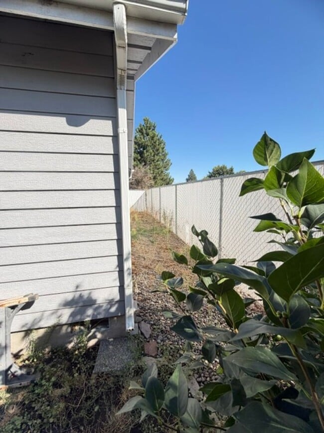 Building Photo - 1006 Frontier Ct