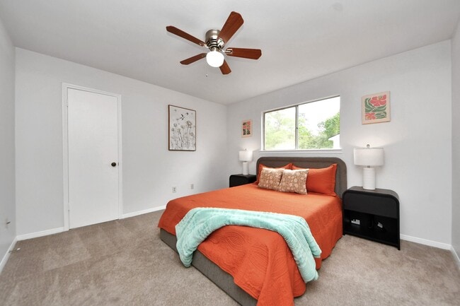 Building Photo - 563 Landfall Ln