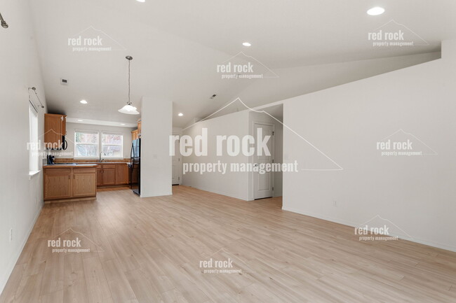 Building Photo - 718 S Edgerton Ln