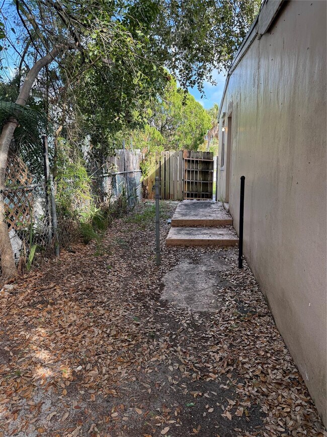Building Photo - 1139 NW 9th Ave