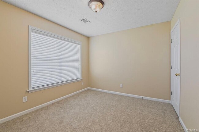 Building Photo - 8990 Stoneridge Pl