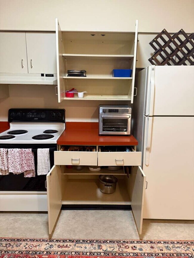 Building Photo - "Furnished Urban Oasis: Spacious 1-Bedroom in Prime St. Louis Location, SOULARD – 900 Sq Ft of Co...