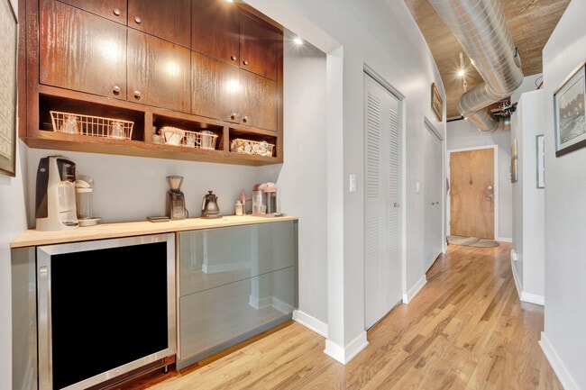 Building Photo - 1111 W 15th St