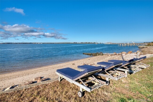 Building Photo - 152 King St