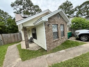Building Photo - 1718 Bennetts End