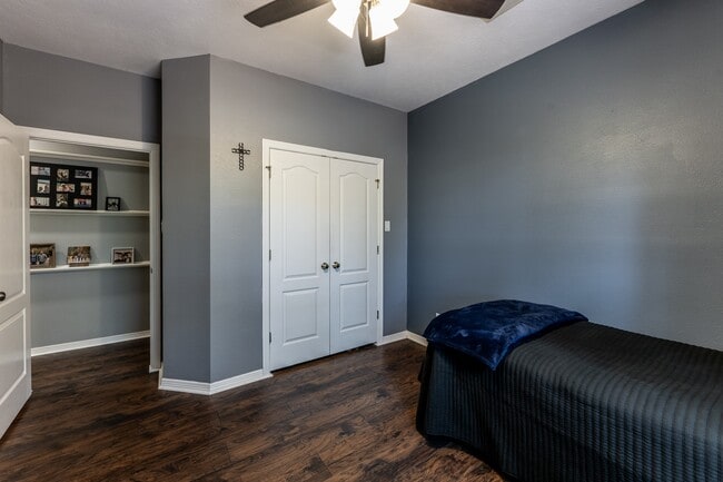 Building Photo - 1801 Camellia Ct