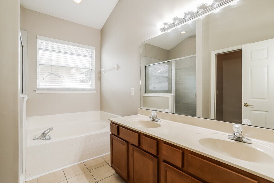 Building Photo - 3917 Leatherwood Dr