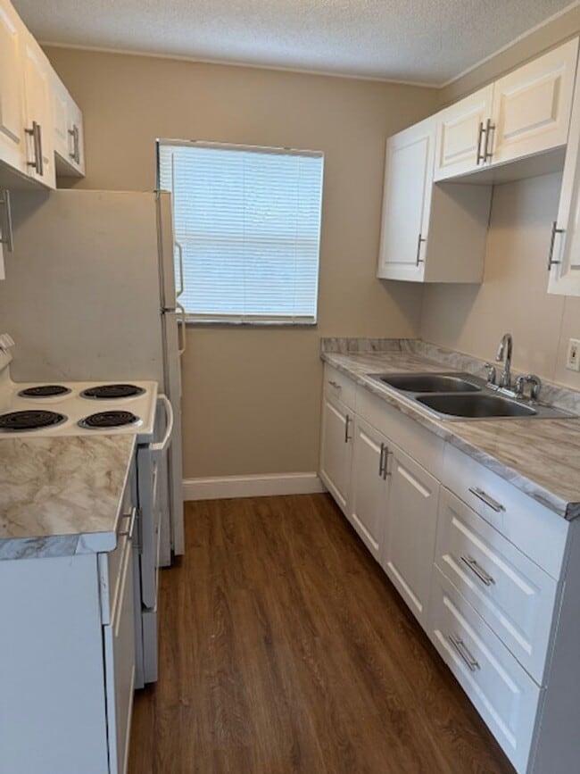 Building Photo - 2/1 Unit for rent in Titusville