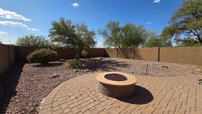 Building Photo - Resort-Style Amenities in Anthem Merrill Ranch!