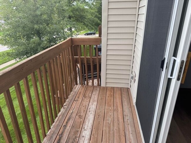 Building Photo - $1,550 | 2 Bedroom, 2.5 Bathroom Multi Floor Town Home | Pet Friendly* | Available for Immediate ...