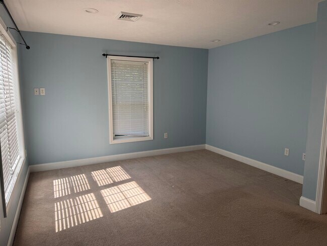 Building Photo - 4 Arbor Way